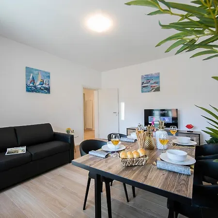 Apartment Boutique Homes *